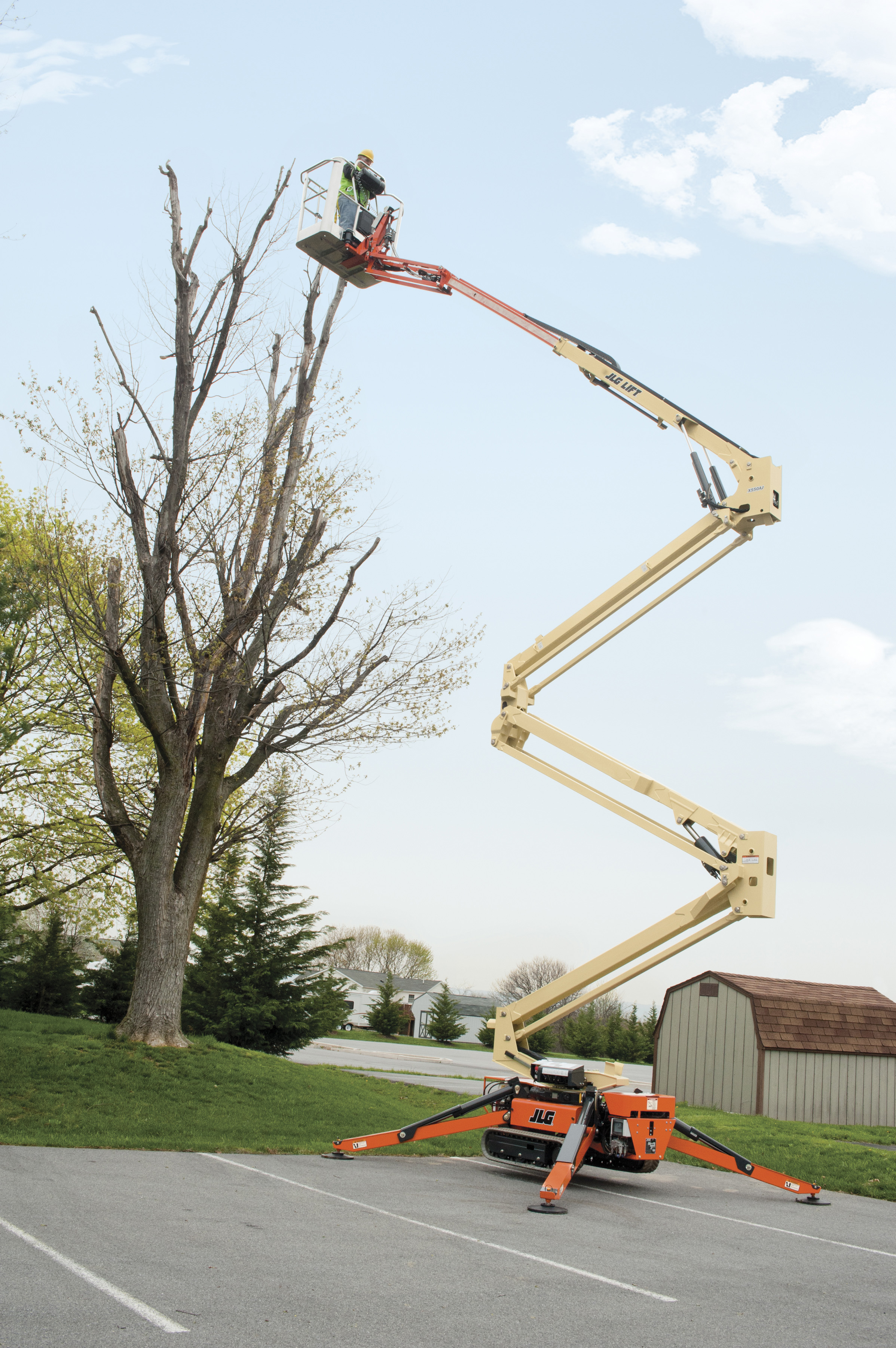 JLG Compact Crawler Boom Selected for Two Awards | Powered Access